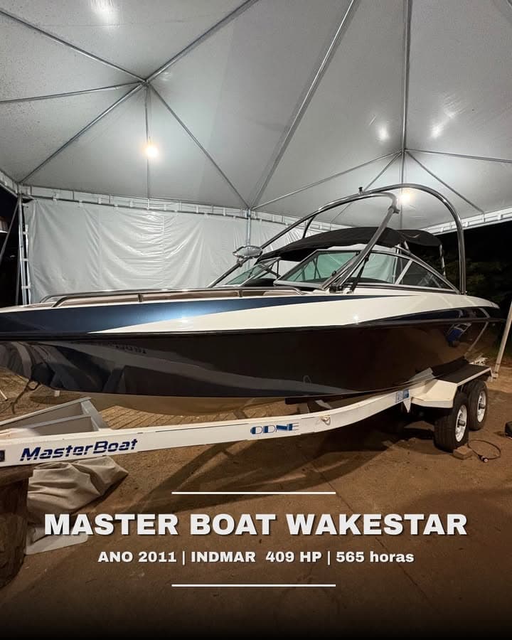 Lancha WakeStar 2011 para wakeboard à venda na Marreco Wake Boats